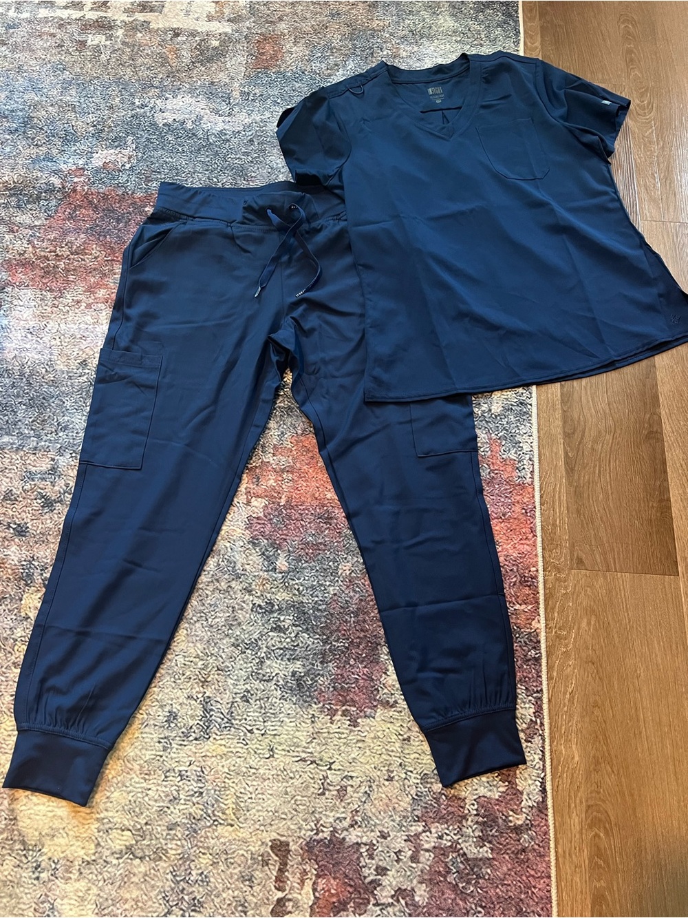 Navy Medical Scrub Set - Top & Jogger Pants. Large bottom/Med top Med Coutures